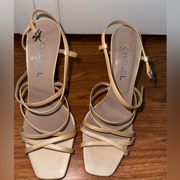 Vintage CHANEL Interlocking CC Logo strappy sandal heels - Picture 4 of 6